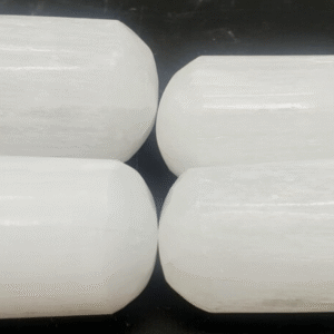 Pierre roulée de Sélénite